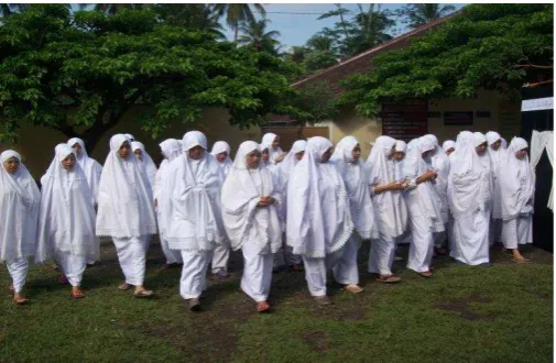 Gambar 4.7 peserta didik praktek manasik haji 