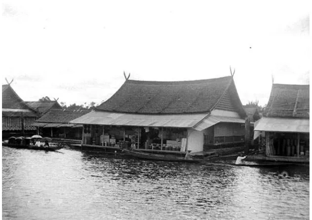 Gambar 6. Sebuah toko di atas rakit Sungai Musi Palembang (Sumber: www.tropenmuseum.nl).