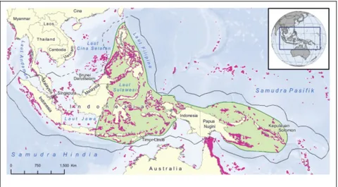 Gambar  .Batas  ilmiah  pusat  segitiga  terumbu  karang  (warna  hijau),  Sebagian  besar  ada di Wilayah Indonesia (Sumber : Burke et al, 2013) 