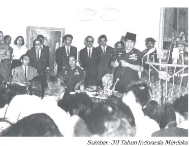 Gambar 1.2 Presiden Soekarno dan anggota KabinetAmpera.
