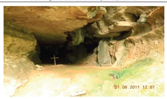 Foto Tanda Salib dalam situs  Penguburan Gua Yanglebi (Dok. Balai Arkeologi Jayapura)