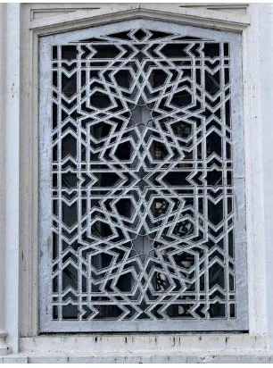Gambar 24: Ornamen Geometris Pada Plafon  Ruang Utama di Bagian Depan 
