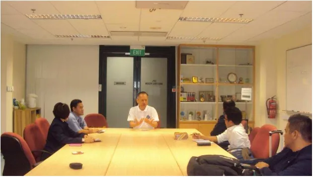 Gambar 1 Mahasiswa S3 MP angkatan 2012 bersama  Dr. Koh Chong Lek  NIE Singapore 