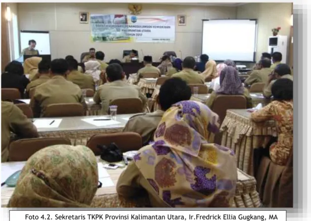 Foto 4.2. Sekretaris TKPK Provinsi Kalimantan Utara, Ir.Fredrick Ellia Gugkang, MA   Membacakan Laporan Pelaksanaan Rapat Koordinasi  Penanggulangan Kemiskinan 