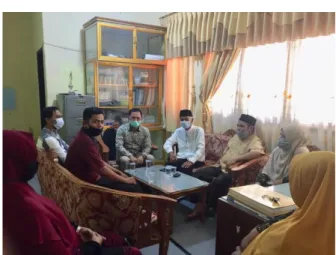 Gambar 1. Diskusi Bersama Kepala Sekolah   