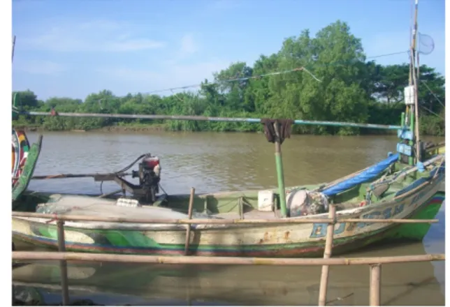 Gambar 8 Perahu jaring arad di PPP Muara Ciasem 