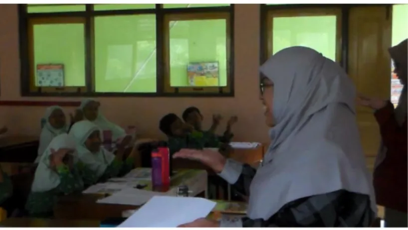 Gambar 2. Video pembelajaran menggunakan TPR storytelling (A Very Hungry Caterpilar) 