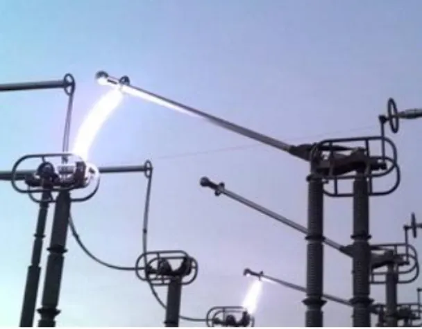 Gambar 2.4 Disconnecting Switch  5.  Lightning Arrester (LA) 