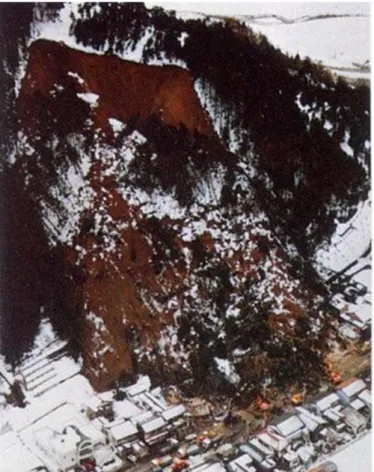 Gambar 14  Photo ‘Tamanaki landslide’ sesaat setelah kejadian