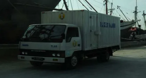 Gambar 3.6 Unit Angkutan Barang DAMRI 
