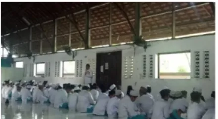 Gambar 4.14  Kegiatan  Ta’li&gt;m Muta’alli&gt;m  Siswa SMP  Khadijah Surabaya pada 15 Februari 2019 