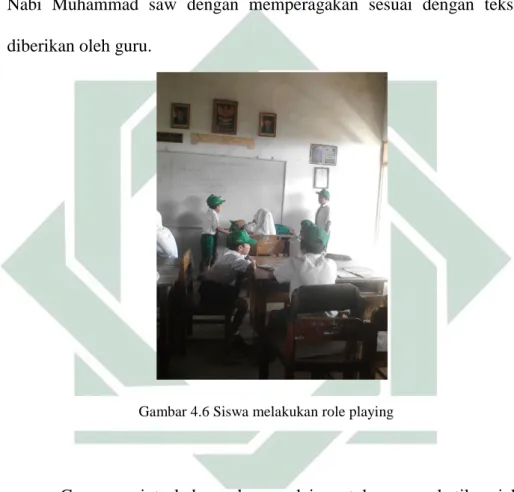 Gambar 4.6 Siswa melakukan role playing 