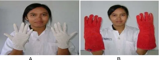 Gambar 15. A. Disposible rubber gloves digunakan pada saat bekerja dengan bahan iritan, B