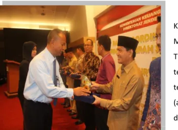 Gambar 1. Penerimaan Treasury Award oleh Kakanwil  Kemenag Prov. Gorontalo Tahun 2015 