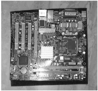 Gambar 2 - 22 Peletakan Motherboard 