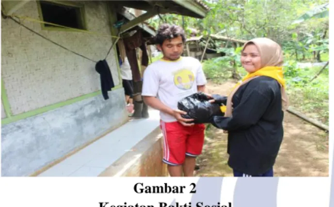 Gambar 2                              Kegiatan Bakti Sosial 