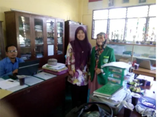 Gambar 10. Foto bersama guru mata pelajaran Bahasa Indonesia MTs Al- Al-Washliyah 48 Binjai 