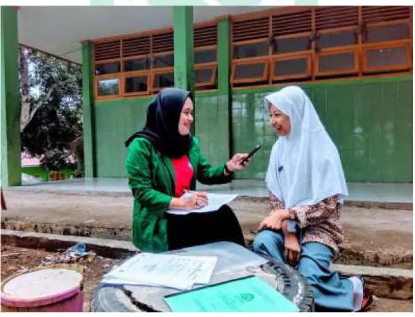 Gambar  12. Wawancara bersama Eka Febrianty, Kelas XII IPS 1. (04 Maret  2019) 