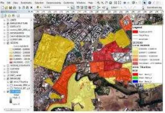 Gambar. 6 Layout pemetaan SIG dikembangkan di Tiburtina.   Dengan warna yang berbeda ditandai adanya semen asbes di m² di bagian sensus