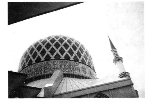 Gambar 3: Kubah masjid Sultan Salahuddin Abdul Aziz Syah, Shah Alam, 