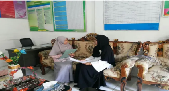 Gambar 1.2 Wawancara dengan Kepala Sekolah SMALB YYPC Banda Aceh  (Ibu KS) pada tanggal 14 Maret 2018 