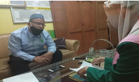 Gambar Wawancara dengan Kepala Sekolah MTs. Al-Ittihadiyah Pangkalan  Masyhur Medan 