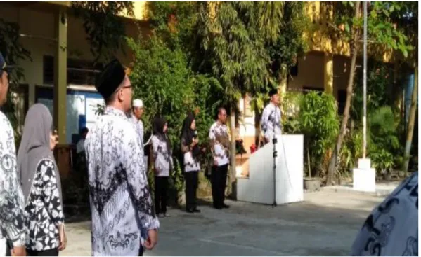 Gambar 1 upacara peringatan hari guru 