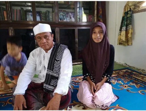 Gambar 4. Wawancara dengan Ibu Salwati ketua umum serta santri dan pengikut tarekat Naqsyabndiyah di Gampong Meudheun