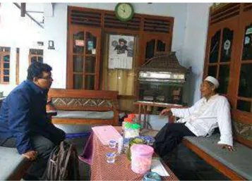 Gambar 1. Kegiatan wawancara dengan Pengasuh Lembaga Baiquniyyah  (Sumber: Dokumentasi Peneliti, 2017) 