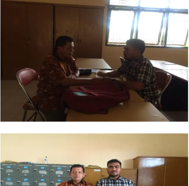 Gambar 4. Wawancara dengan bapak Jufriadi sebagai guru jurusan Kriya Kayu di SMKN 1  Mesjid Raya 