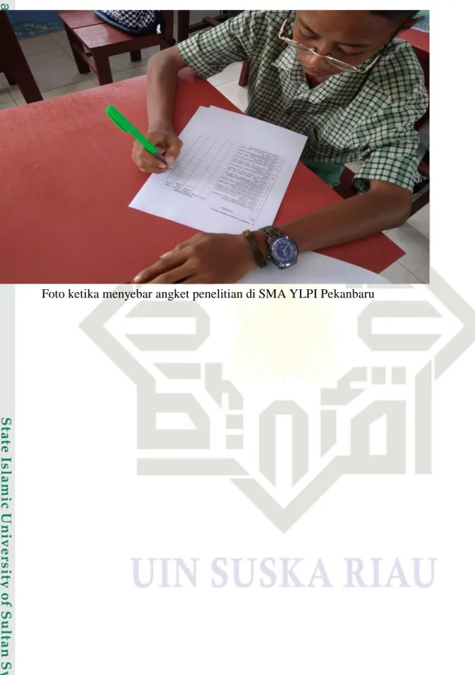 Foto ketika menyebar angket penelitian di SMA YLPI Pekanbaru 