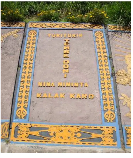 Contoh relief dalam Gambar 1 Turi-Turin Tembe Doni Nina-Nininta Kalak Karo. 