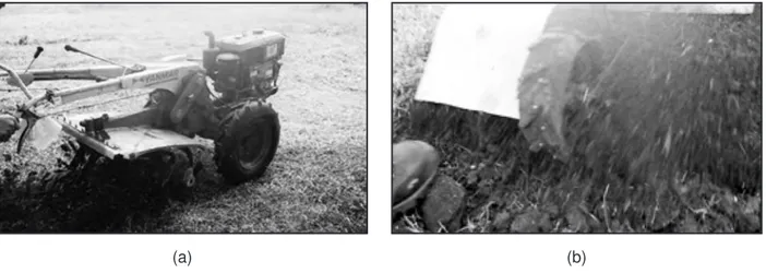 Gambar 3. Pengujian rotary tiller pada tanah keras (a), tanah gembur (b).