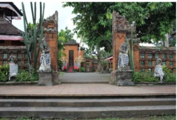 Figure 1. The Jaba Sisi or outer courtyard of Puri Anyar Kerambitan  Photograph: I Ketut Sariada, 2014 