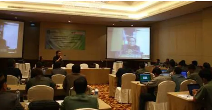 Gambar 1 :  Pembinaan Panitera MA  Melalui Video Conference kepada Peserta Sosialisasi e-Dokumen di Medan