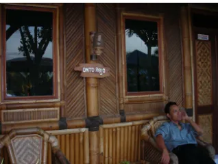 Gambar 6  : Contoh Rumah dengan material Bambu 