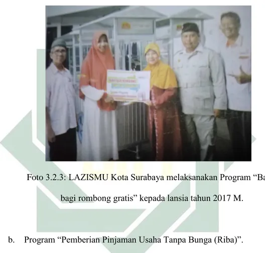 Foto 3.2.3: LAZISMU Kota Surabaya melaksanakan Program “Bagi- “Bagi-bagi rombong gratis” kepada lansia tahun 2017 M