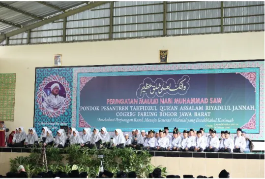Foto Bersama Pimpinan Pondok Pesantren dan Ustadz-Ustadzah  Pondok  Pesantren Tahfidzul Qur‟an Assalam Riyadlul Jannah 