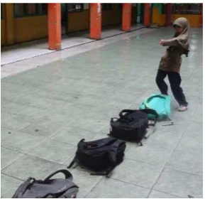 Figure �. Student�s strategy in predicting the next position of the bag 