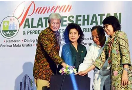 Gambar 3. Menteri Kesehatan RI, Prof. dr. Nila Farid Moeloek, Sp.M (K) membuka Pameran Alat Kesehatan dalam Negeri di Hall B Jakarta Convention Center, Senayan Jakarta 