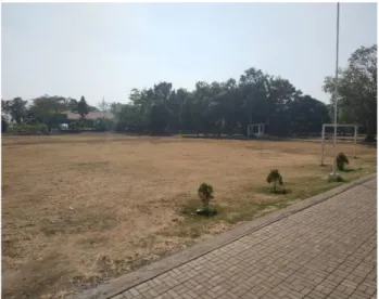 Gambar 4 Lapangan Sepak Bola dan parkir sepeda motor siswa SMK  Islam Jepara 