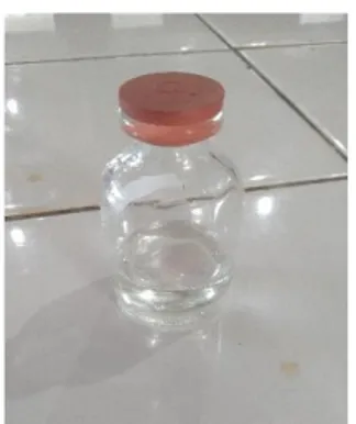 Gambar IV. 1 Minyak Atsiri Kulit Jeruk Manis (Citrus Sinensis) Hasil Distilasi  Berdasarkan  penelitian  yang  telah  dilakukan  oleh  Alfianur  (2017)   menggunakan  metode  distilasi  uap  cair  langsung  dengan  lama  waktu  distilasi  selama 4 jam rend