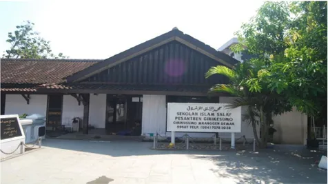 Foto masjid pesantren Girikesumo. 