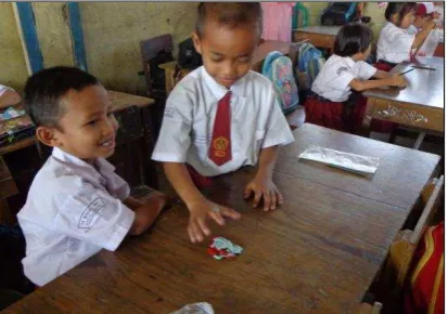 Figure 1. The students playing dakocan  