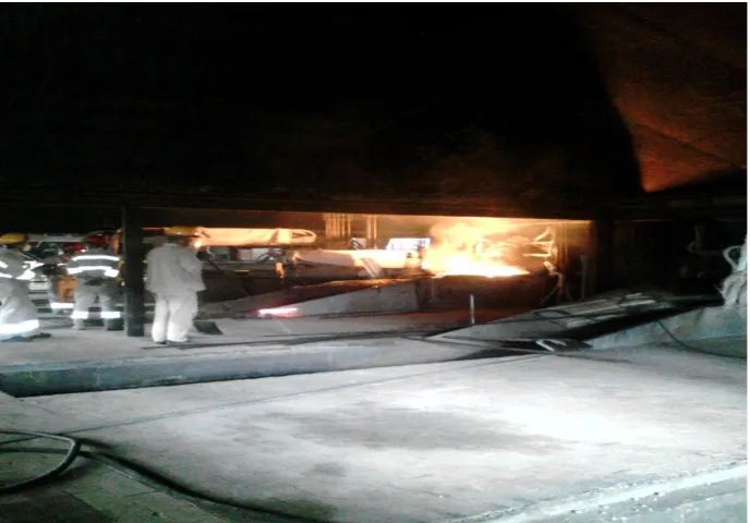 Gambar 2.4. Foto proses Tapping di area furnace ( Surmadi 2013 )