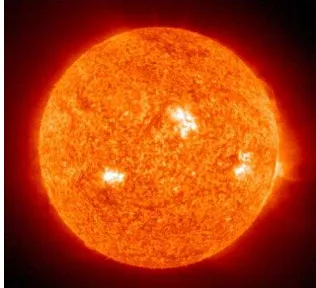 Gambar: Matahari: (http://www.universetoday.com)  Ukuran volume matahari 1.300.000 kali bumi dan merupakan benda langit terbesar di 