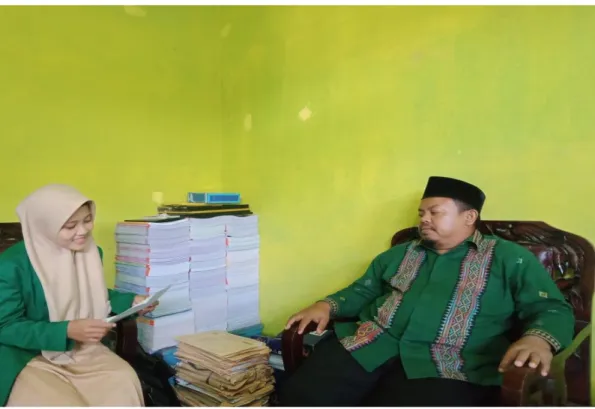 Gambar 1. Wawancara dengan Kepala Madrasah Azzuhri Tanjung Morawa 