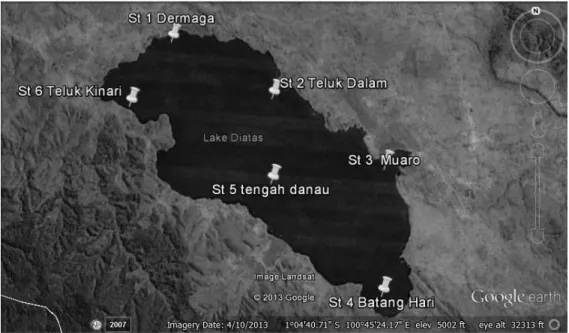 Gambar 1. Peta Lokasi Penelitian Danau Diatas , St 1= daerah Dermaga,  St 2=  daerah Teluk Dalam,  St 3=  daerah Mua ro,  St 4=  daerah Batang Hari,  St 5= daerah Tengah Danau,  St 6= daerah Teluk  Kinari (Sumber: Google Earth, 2013) 