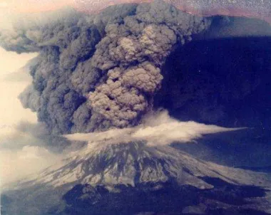 Gambar 1. 5  Gempa vulkanik terjadi sebelum dan pada saat letusan