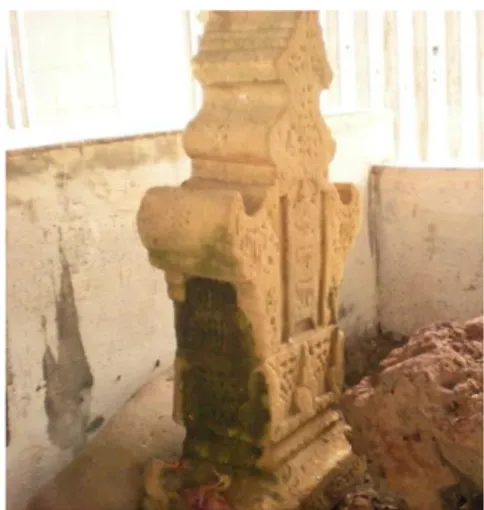Gambar 3: Batu nisan pada Makam Keramat Panjang, Pulau Kampai. 